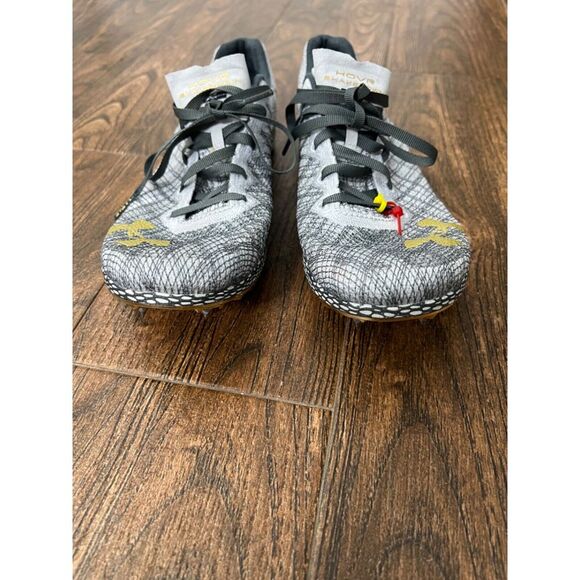 Unisex Under Armour HOVR Shakedown Track Shoes Gray w Gold Spikes & Logo M7.5 W9 - Picture 3 of 10